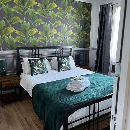 Lilyrose Hotel Whitby Bagian luar foto