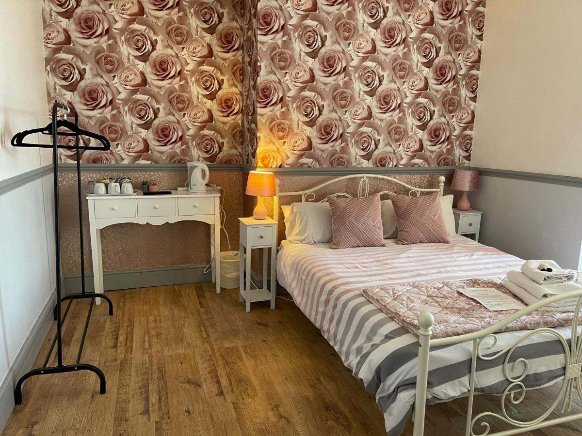 Lilyrose Hotel Whitby Bagian luar foto