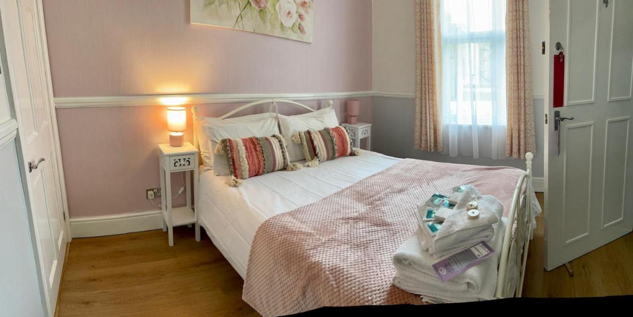 Lilyrose Hotel Whitby Bagian luar foto