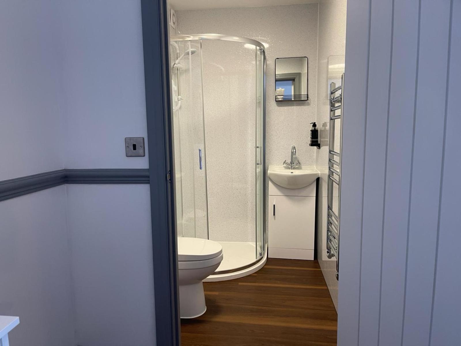 Lilyrose Hotel Whitby Bagian luar foto