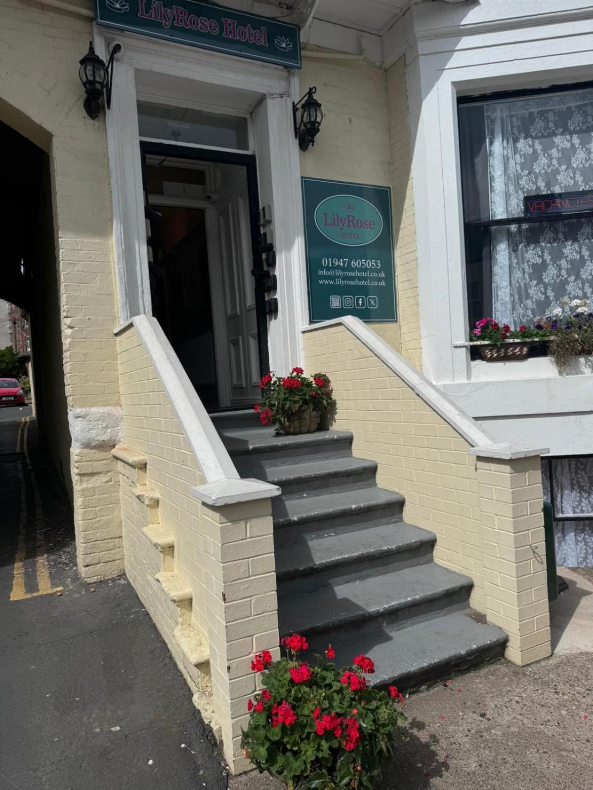 Lilyrose Hotel Whitby Bagian luar foto