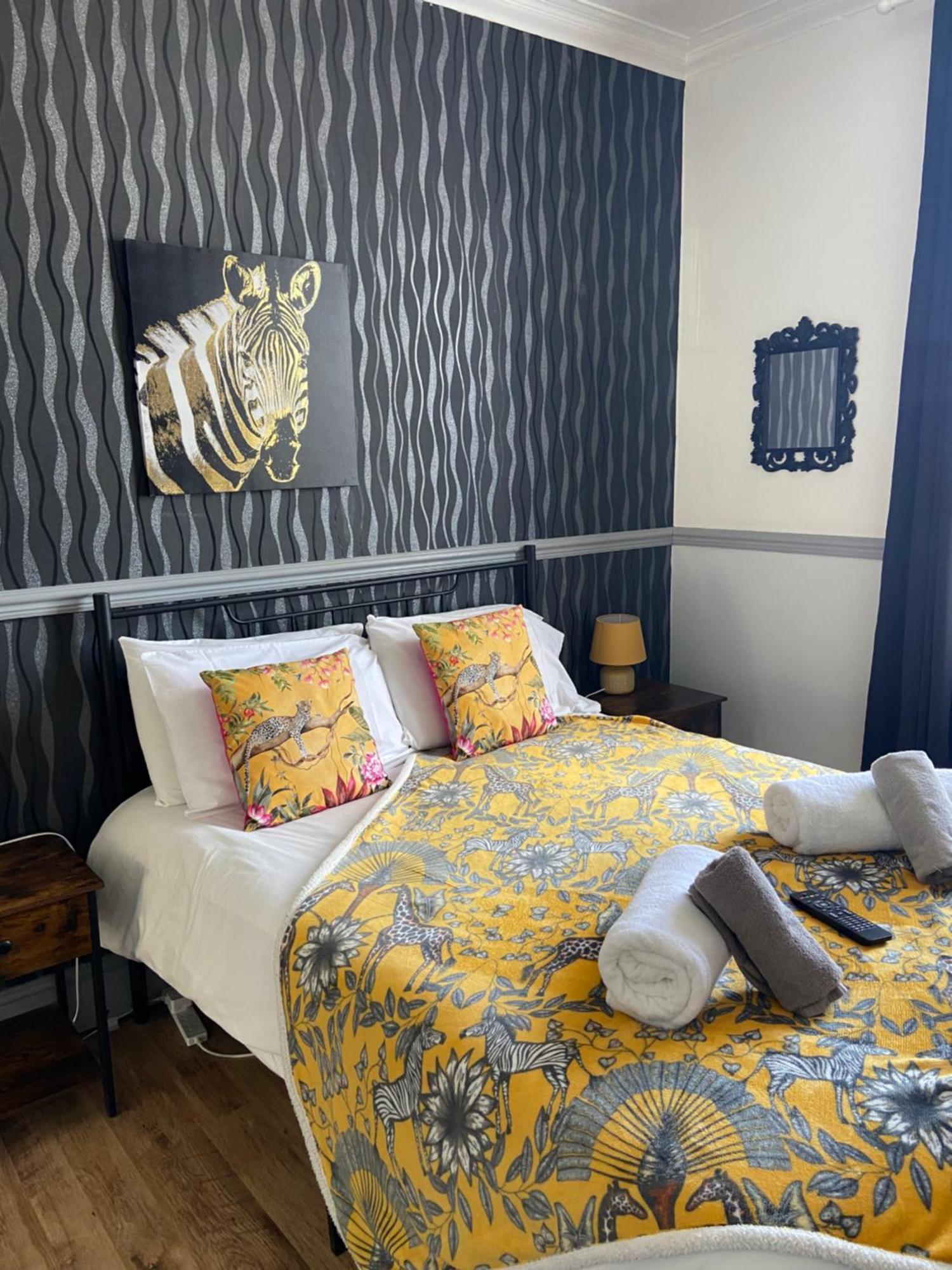 Lilyrose Hotel Whitby Bagian luar foto